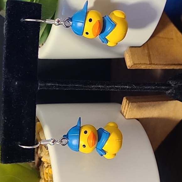 Duck Earrings with Blue Hat Novelty Fun‎ Quirky Cute Dangle Drop - Picture 5 of 6